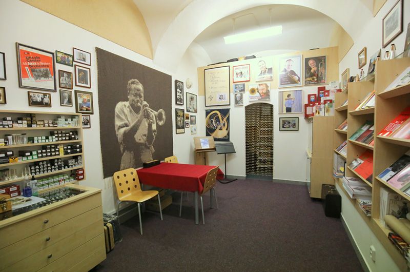 Kamenná prodejna, Brass Studio Praha